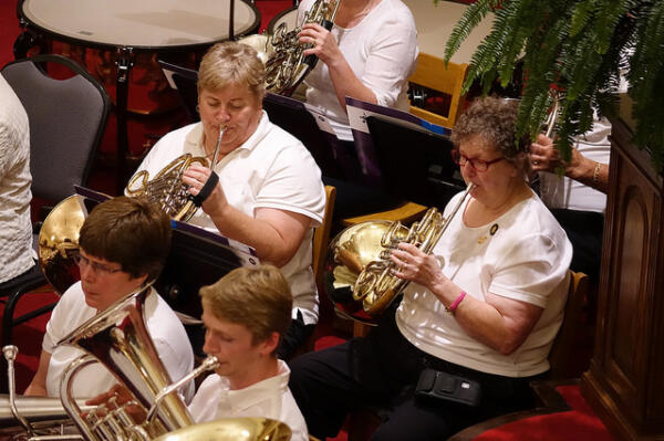 Festival Thursday Band horns2