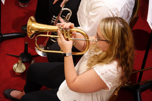 Festival Thursday fluegel