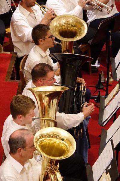 Festival-Thursday-tubas